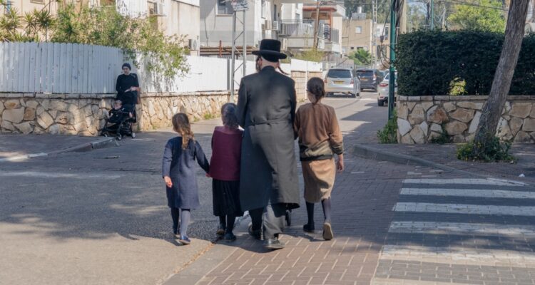 Israel’s Attorney General imposes sanctions on families of yeshiva students called up for IDF draft