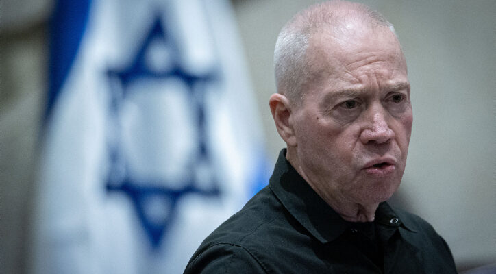 Israeli defense minister demands IDF agree to withdraw from key Gaza position