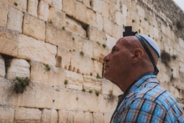 Sid at Kotel