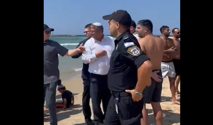 ‘Murderer’ – Ben-Gvir harassed, assaulted on Tel Aviv beach