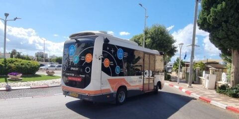 autonomous bus