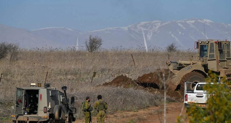 Israel bolstering border security on Syrian frontier