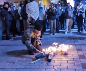 setting fire to Netanyahu effigy