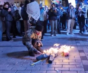 setting fire to Netanyahu effigy