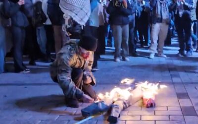 setting fire to Netanyahu effigy