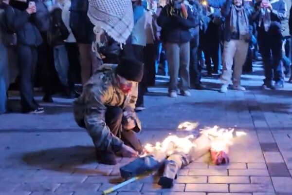 setting fire to Netanyahu effigy