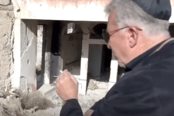 Syrian Jew visits ancient synagogue in Damascus (X screenshot)