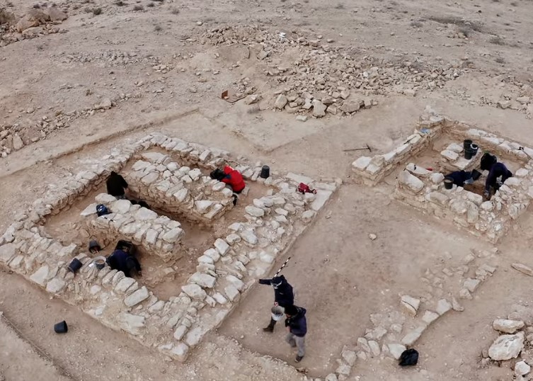 Discovery of 2,500-year-old Negev burial site sheds light on ancient trade routes