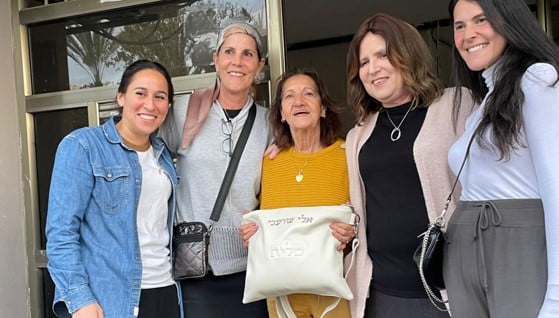 hostages faith tefillin