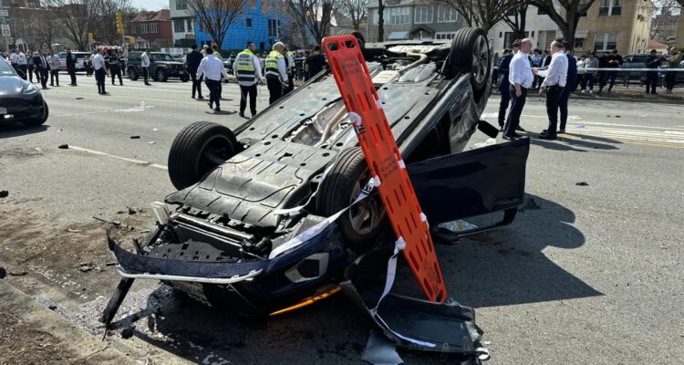 Jewish mom and two daughters killed, 4-year-old son in critical condition after deadly car crash in Brooklyn