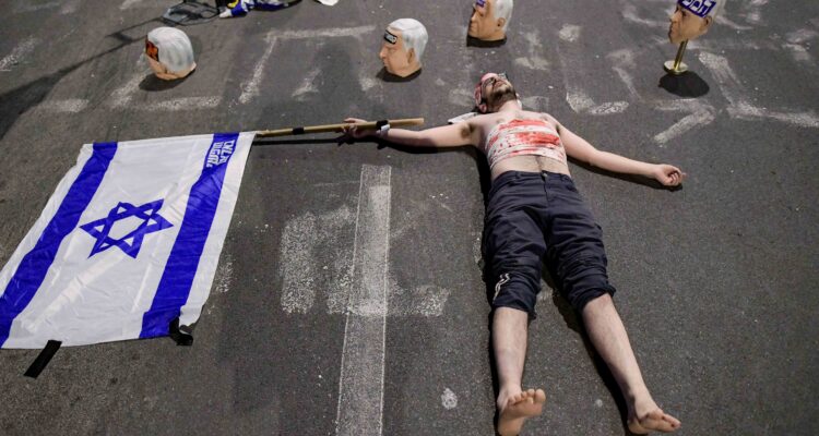 ‘Madness’ – Likud condemns ‘severed Netanyahu heads’ protest