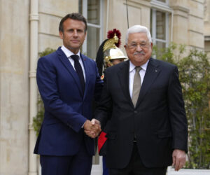 Macron Abbas