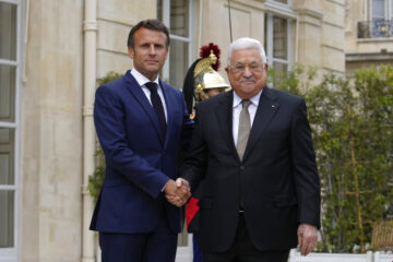 Macron Abbas
