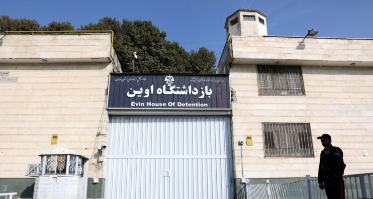 IAF strike enables hundreds of political prisoners to escape Iranian prison