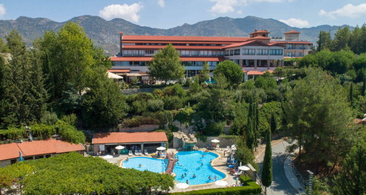 Luxury Cyprus hotel offers free rooms to stranded Israelis