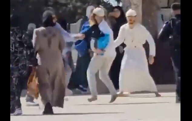 Jewish priests offer sacrifice at Temple site for first time in 2000 years