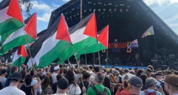Concertgoers cheer Muslim terrorists killing them