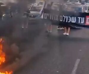 Protestors blocking Ayalon Highway