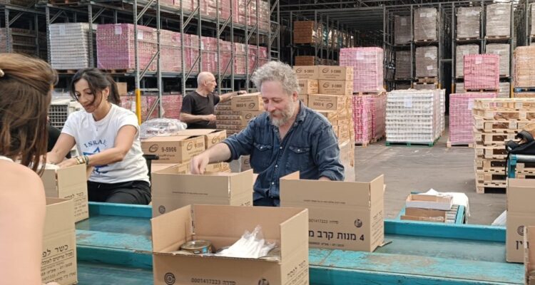 ‘You feel part of something bigger’: Immigrants volunteer to support Israeli soldiers