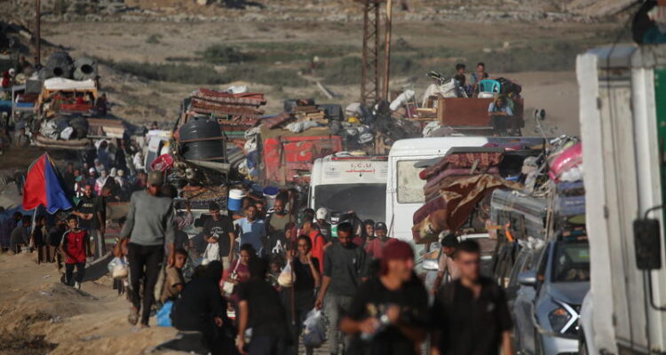 Gazans voice desire to leave as hundreds depart through Israeli mechanism