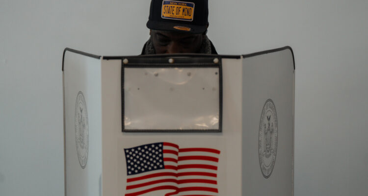 NYC mayoral race tightens as early voting begins