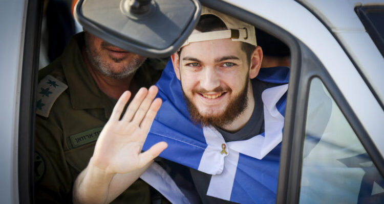 ‘Everything’s fine…I’m coming, thief” – Freed hostage Bar Kupershtein reports stolen car