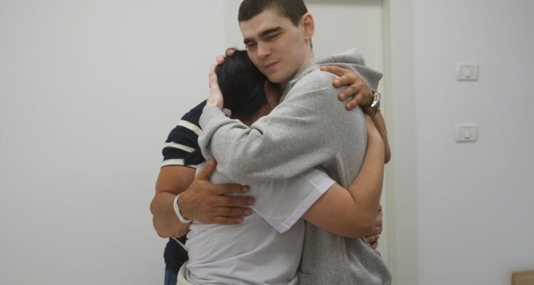 Former hostage reunites with daughter after 2 years in Hamas captivity