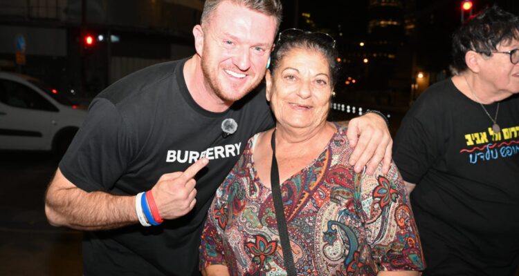British anti-immigration firebrand Tommy Robinson visits Israel