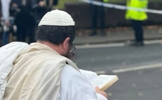 British Jewish leaders call for comprehensive gov’t strategy on antisemitism following deadly Yom Kippur attack