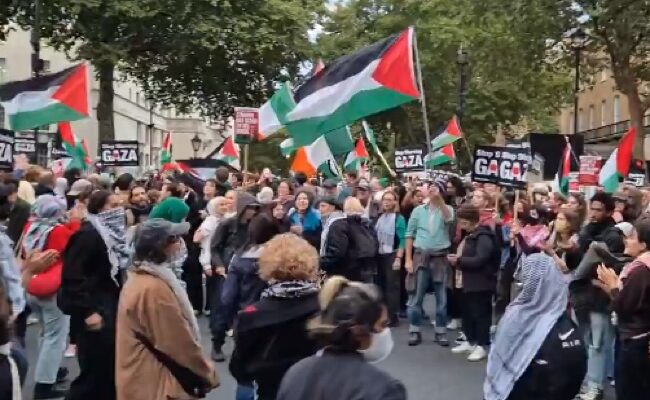 Pro-Hamas mob storms Downing Street after synagogue attack
