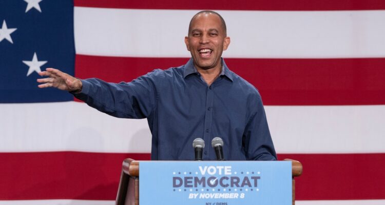 Jeffries ends the suspense, endorses Mamdani in NY mayor’s race