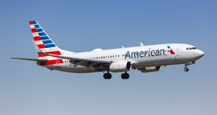 Airline under fire after attendant wears keffiyeh on flight full of Jewish passengers
