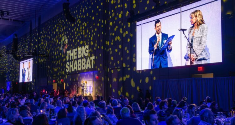 World’s largest Shabbat dinner in New York sets new Guinness record