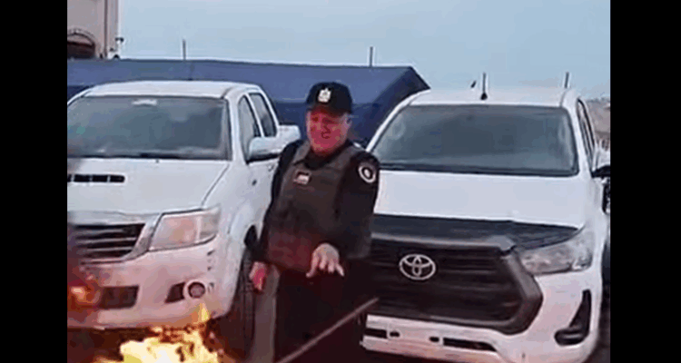 Israel-supported Gaza militia head burns Hamas flag in Facebook video
