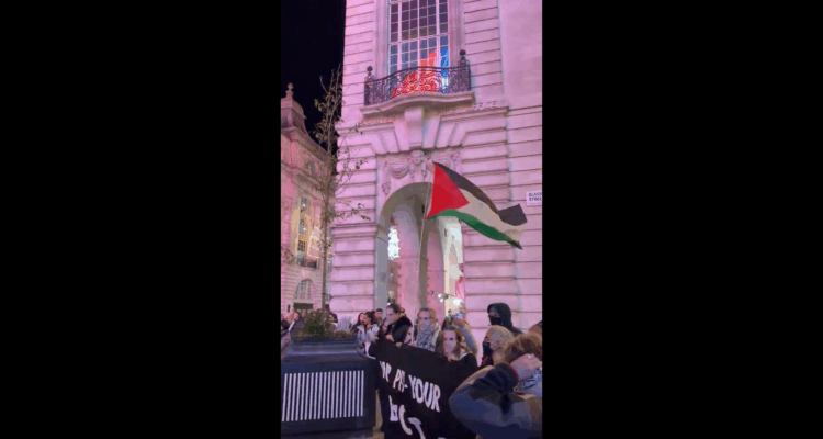 ‘Complicit in genocide’ – Anti-Israel activists disrupt soccer event