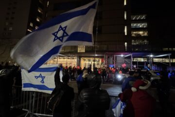 Antisemitic synagogue protest