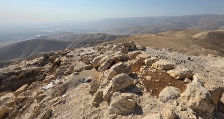 Israeli archaeologists uncover remains of dramatic mountaintop royal palace
