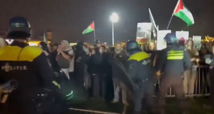 Anti-Israel protests disrupt Chanukah events in Amsterdam after Sydney massacre