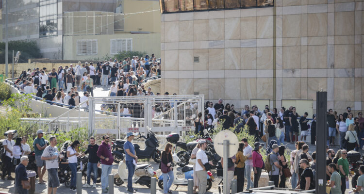 Thousands of Israelis turn out for Portuguese citizenship event