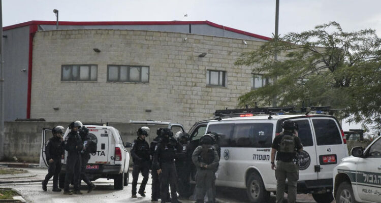 Police in field warn of lost control in Negev