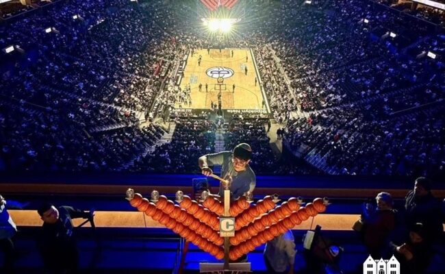 Nearly 18,000 gather at Barclays Center for menorah lighting in tribute to Sydney Chanukah attack victims