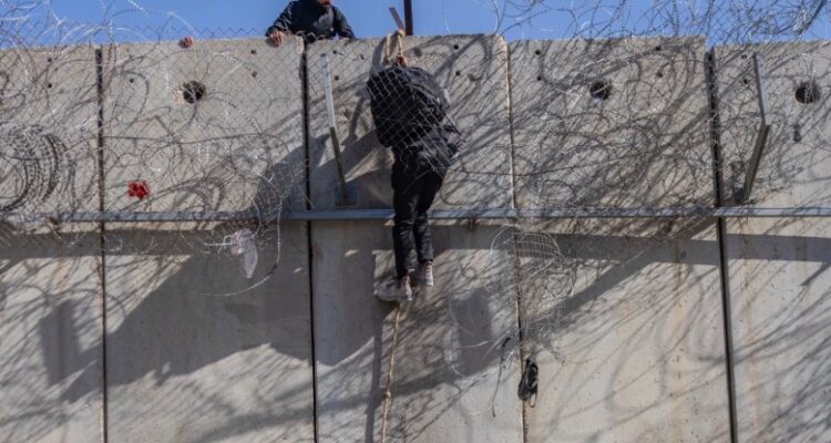 Jerusalem security barrier fails to prevent illegal entry, state watchdog warns