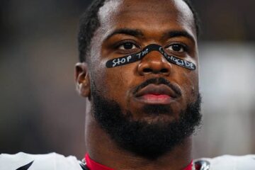 Texans linebacker Azeez Al-Shaair