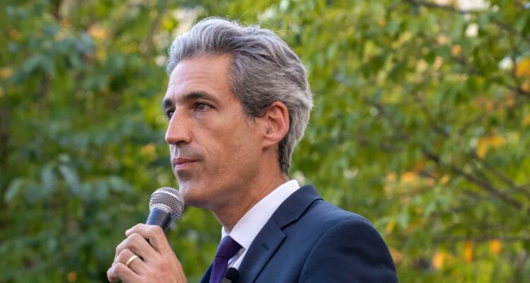 Mayor accused of abandoning Jewish college students to curry favor with anti-Israel radicals