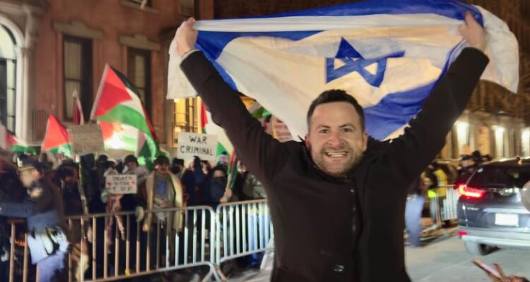 California theater accuses Israeli comedian of backing ‘genocide’ – then apologizes