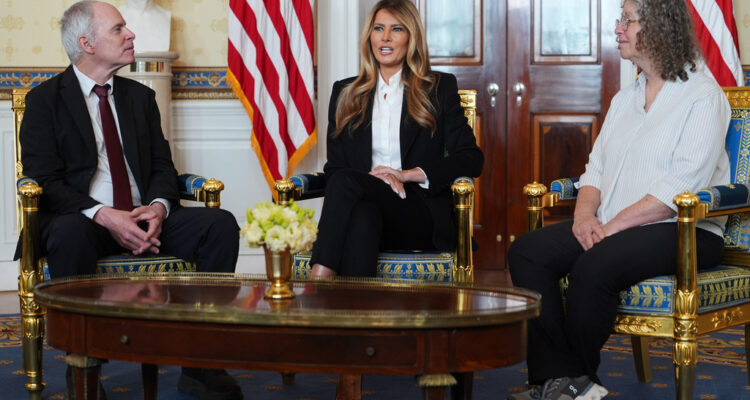 Melania Trump meets former hostages in the White House