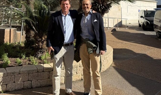 Tucker Carlson falsely claims he was detained for questioning in Israel