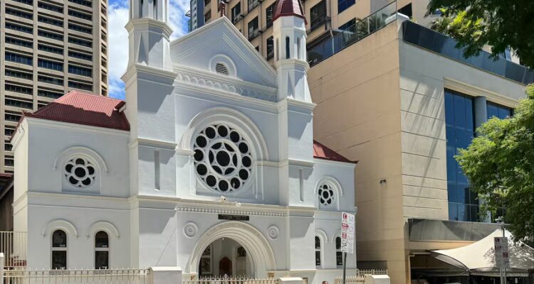 Truck driver attempts to ram through synagogue gates in Australia