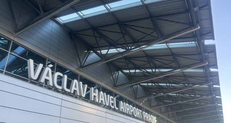 Headscarf shock at Prague airport