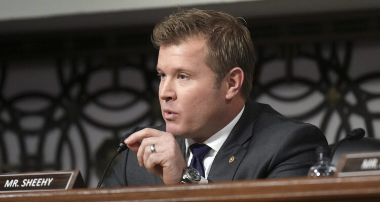 Sen. Tim Sheehy forcibly removes anti-war protester who shouted, ‘No one wants to fight for Israel’